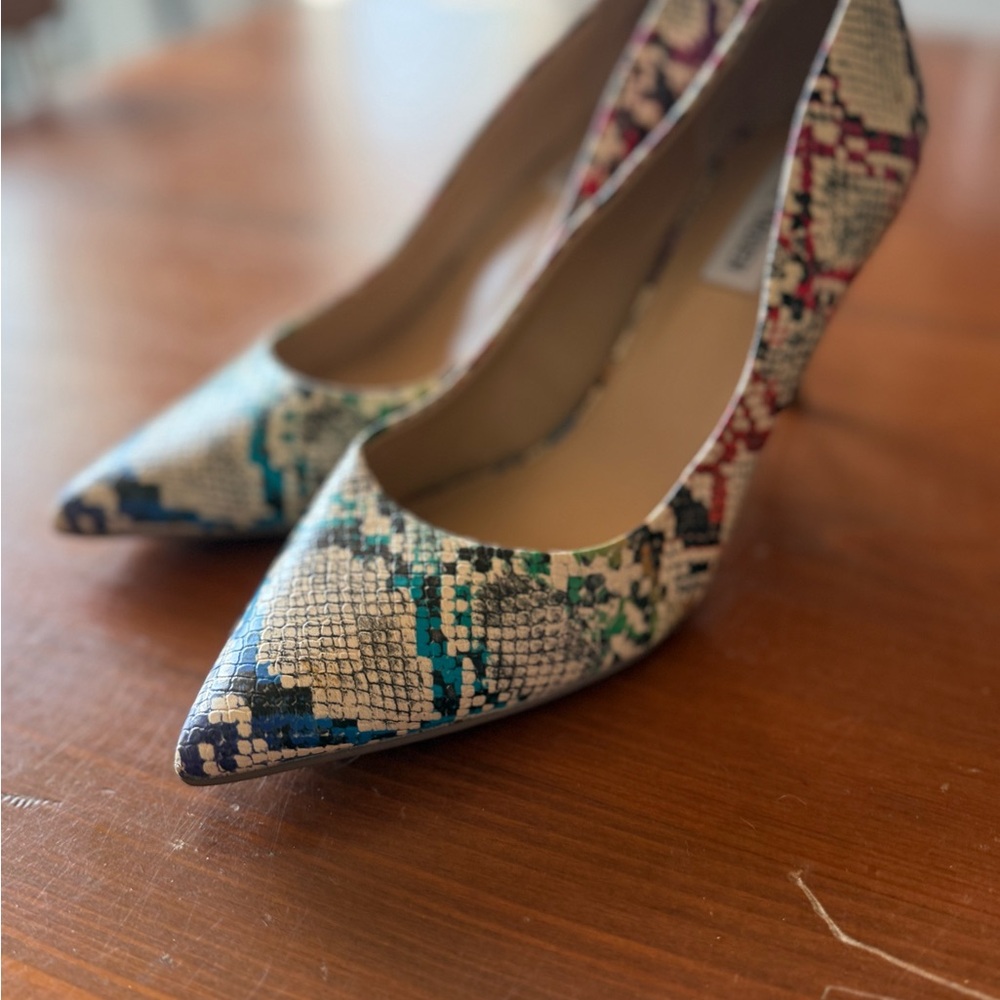 Steve Madden Gorgeous Multicolor/Rainbow Snakeskin Heels!